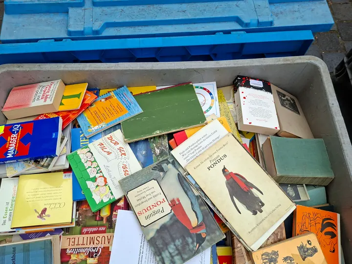 Bücher und Altpapier zur Verwertung