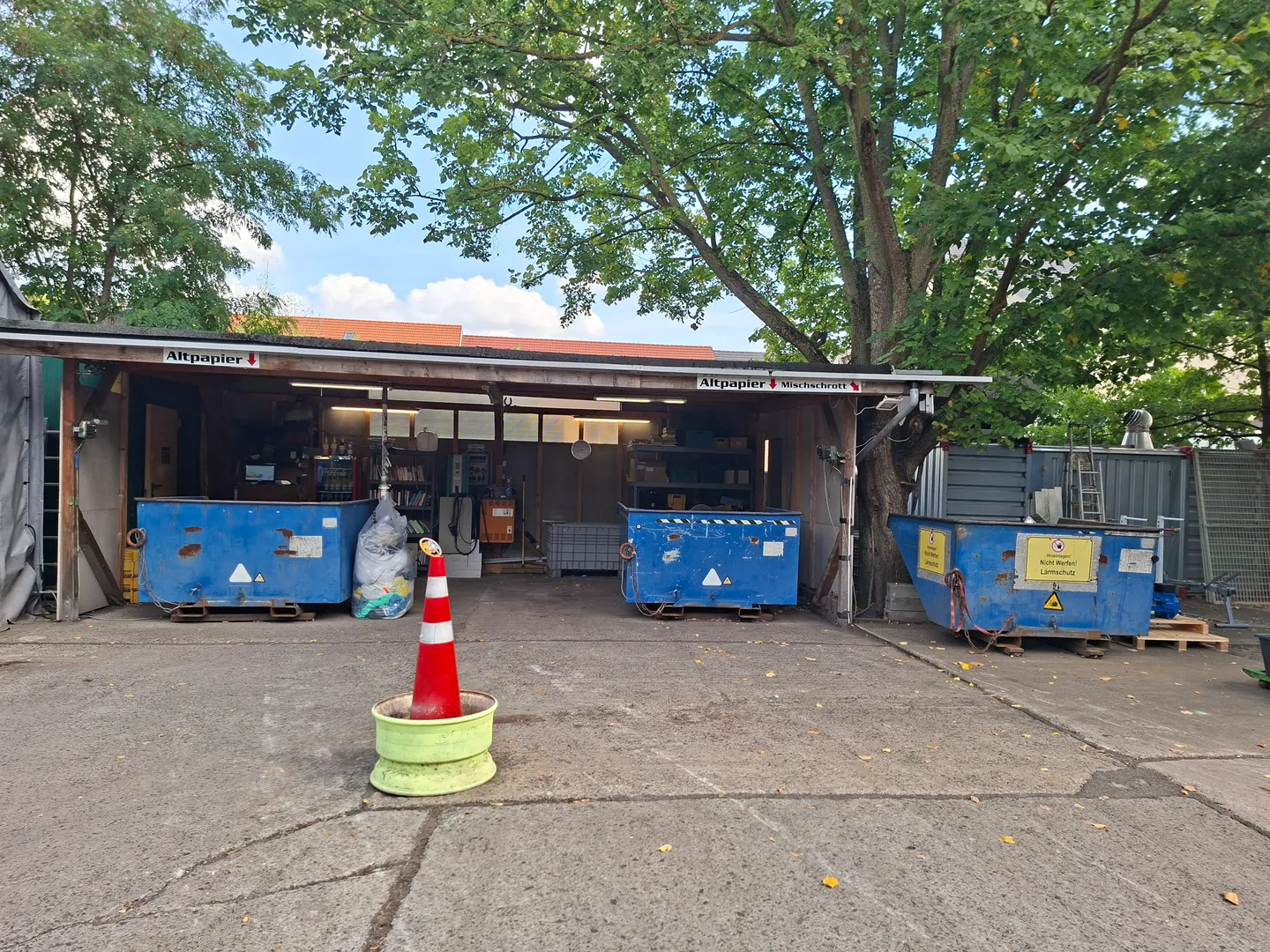 Betriebshof von MK-Wertstoffhandel in Berlin-Biesdorf